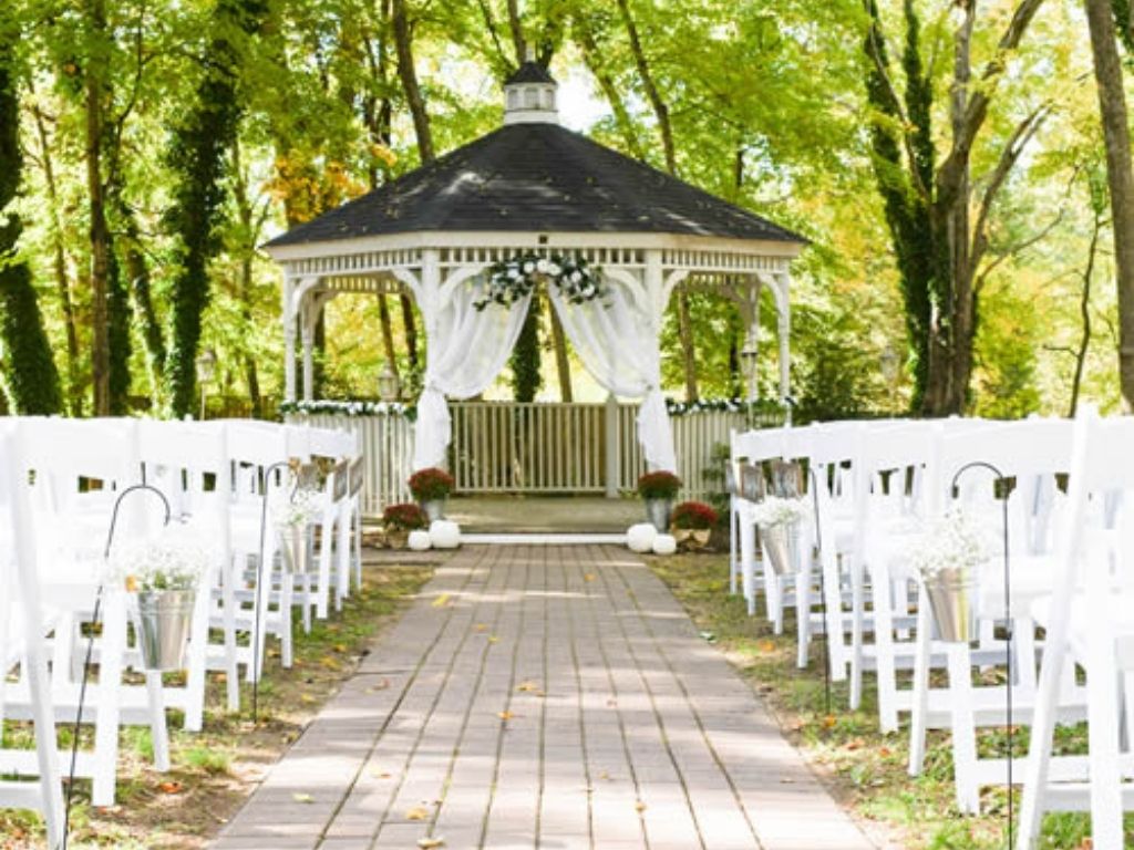Cooper’s Landing Inn & Turtle Cove
